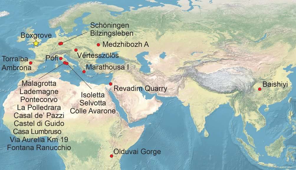 Карта стоянок эпохи нижнего палеолита с опубликованными орудиями из слоновой кости.