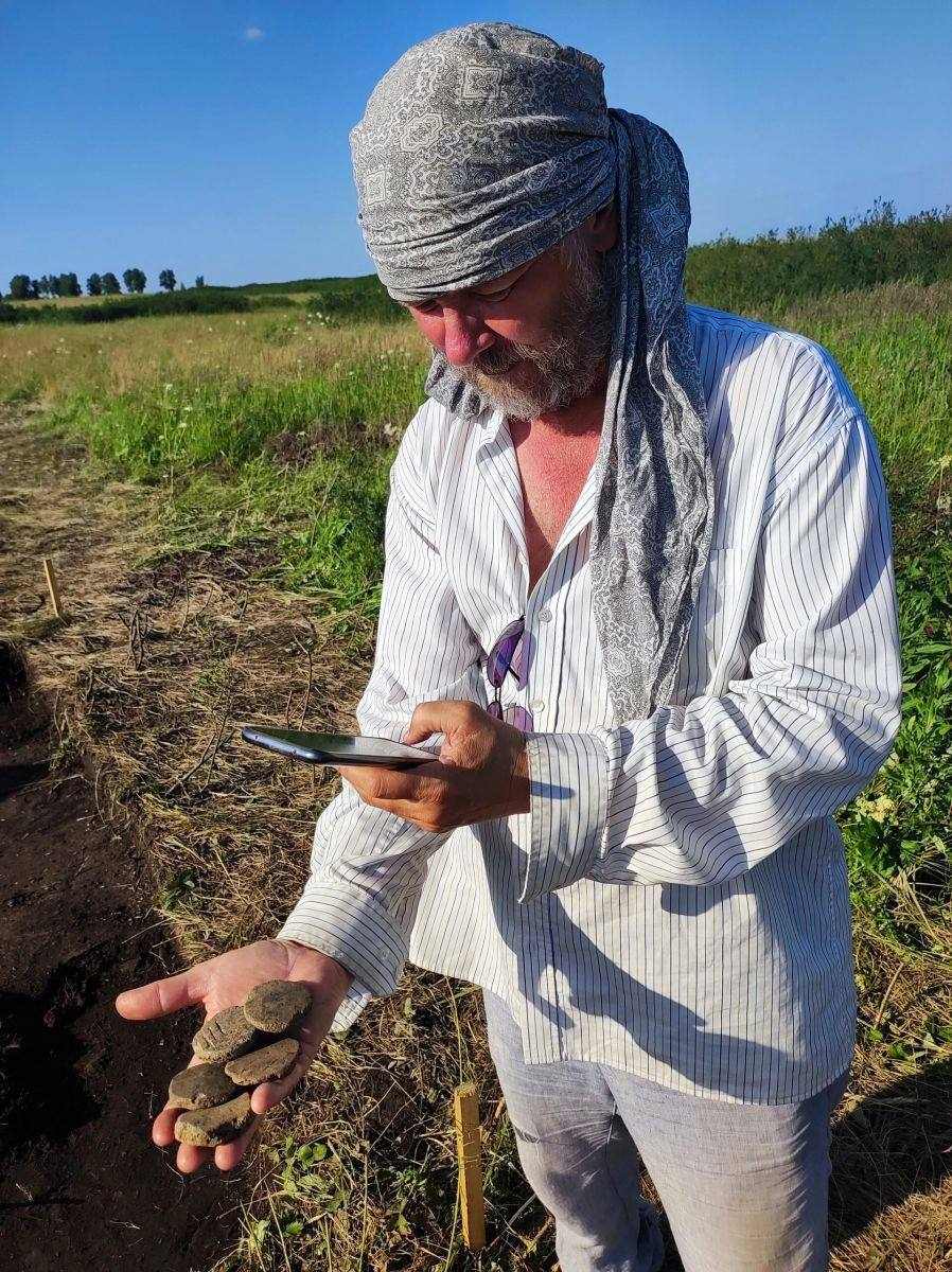 Найденные в шахте керамические диски. Фото опубликовано на сайте ЮУрГУ.