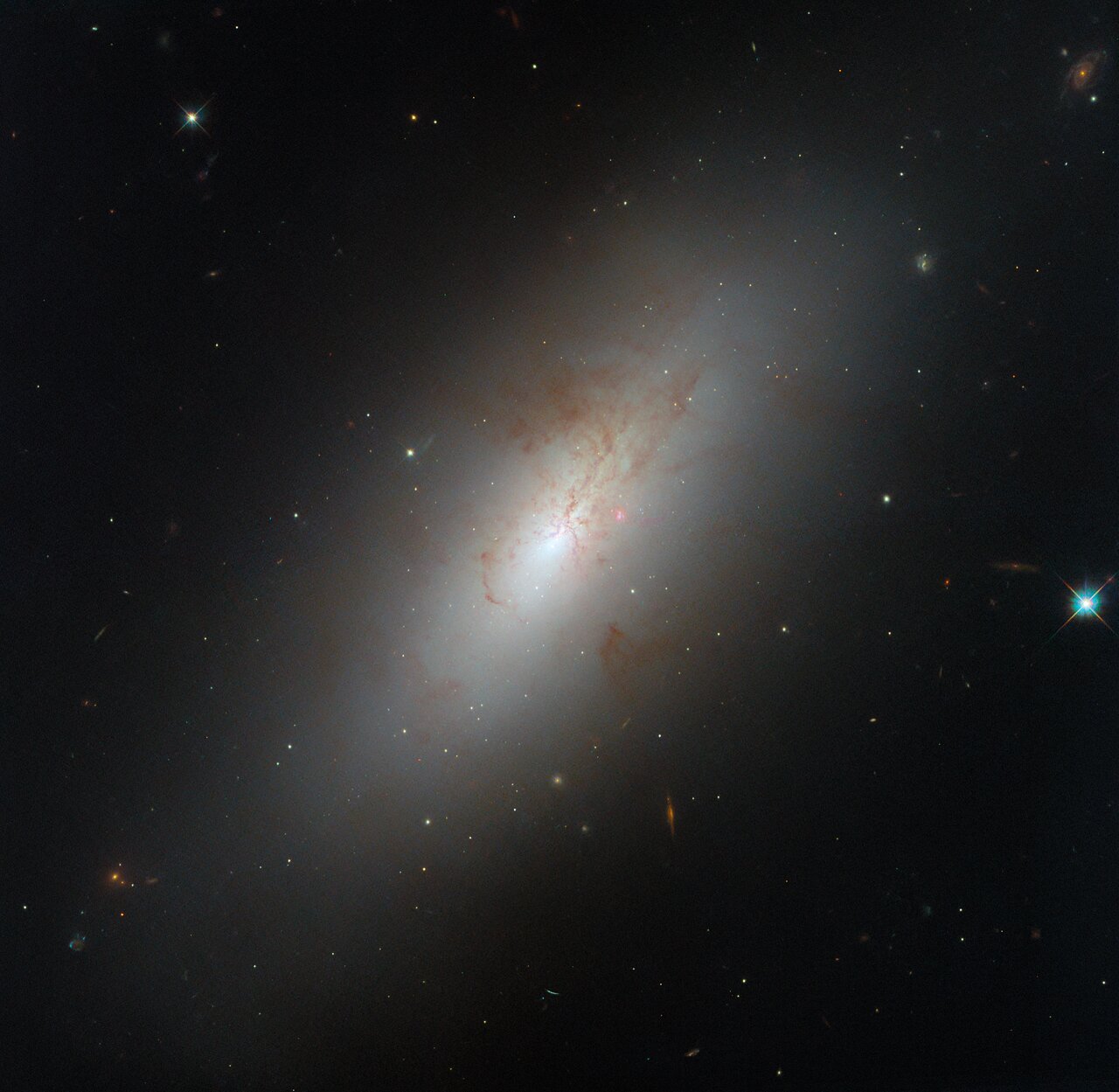 Галактика NGC 4694